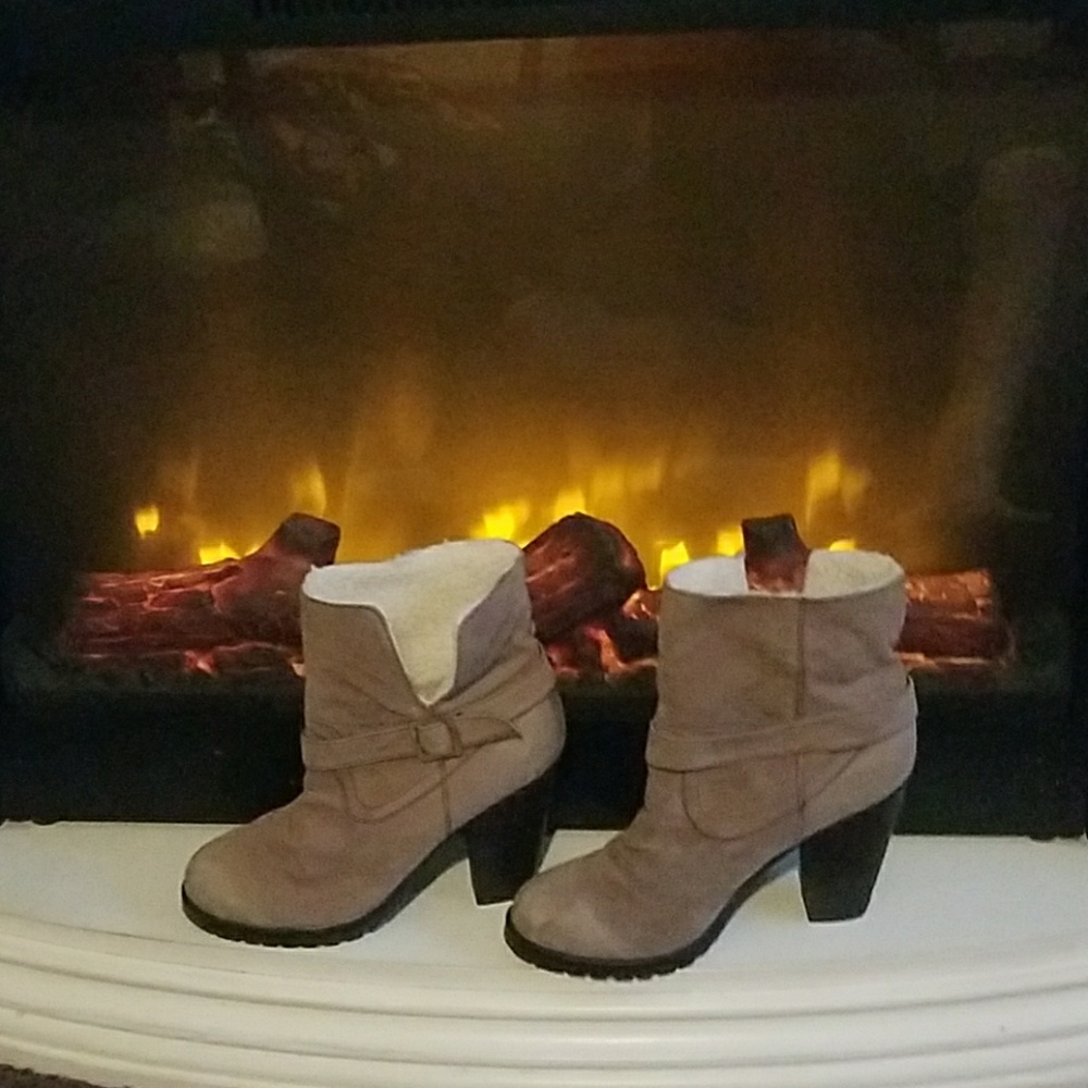 Womens heel boot